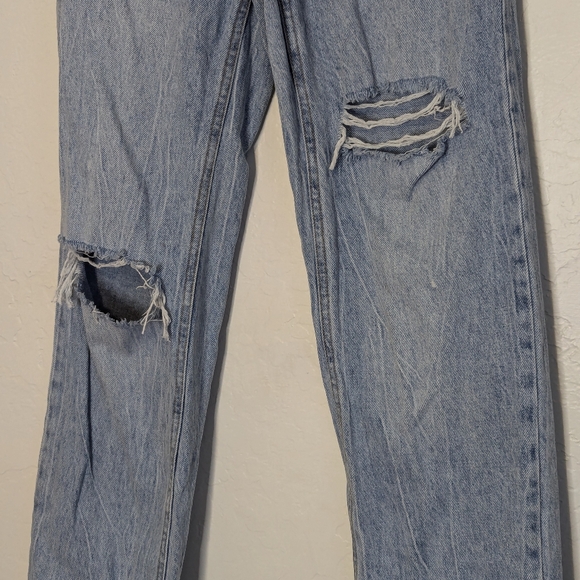 PacSun 90s Boyfriend Jeans Womens Size 26 Blue Light Wash Distressed Destroyed - Picture 4 of 6